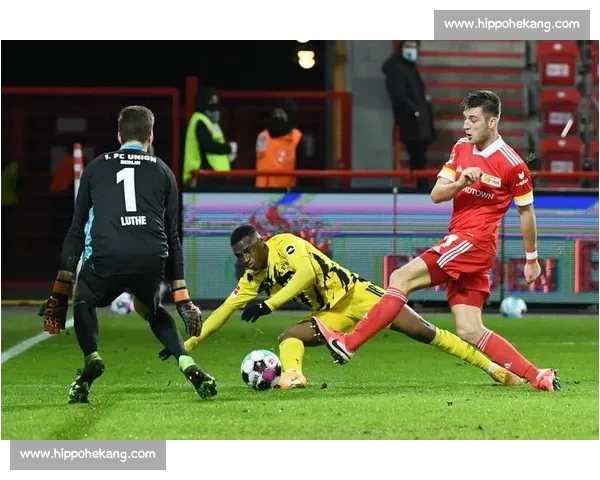 从战术执行到心理状态多维度解析足球比赛胜负关键因素影响路径 从战术执行到心理状态多维度解析足球比赛胜负关键因素影响路径